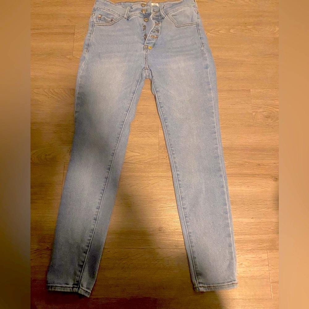 Cute shape flattering capri